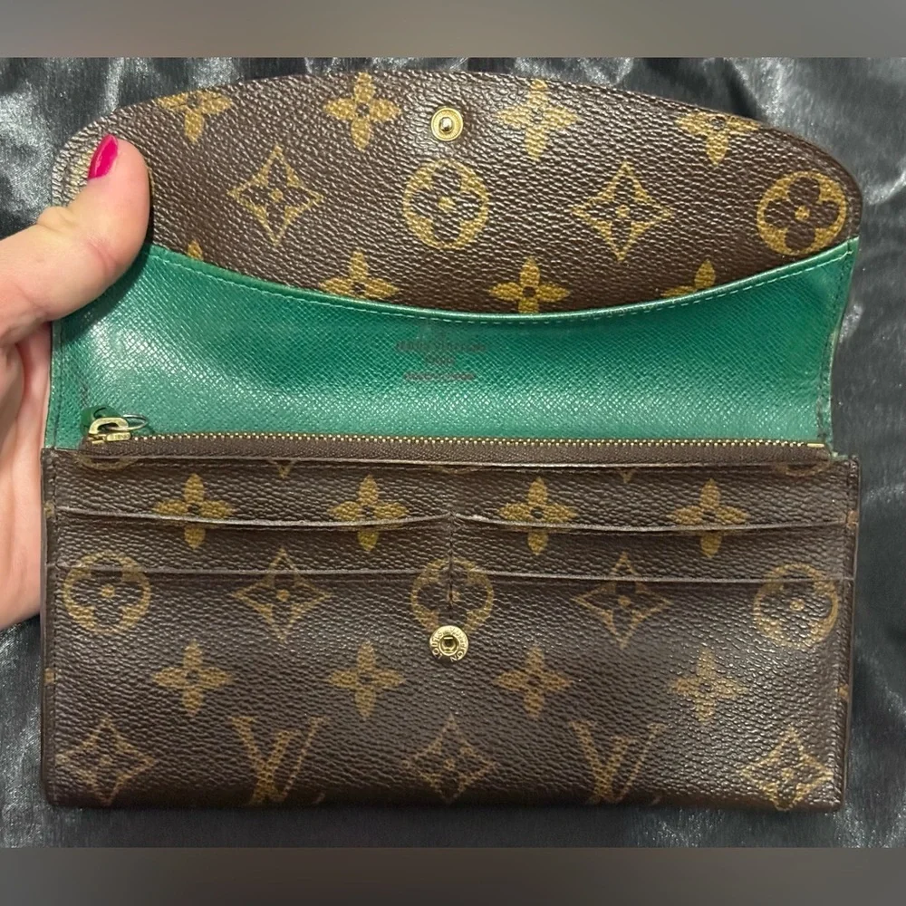 Louis Vuitton green Emilie wallet - Picture 7 of 16